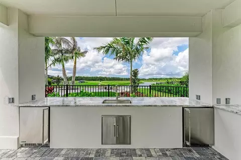 Kitchen - 304 Monet Trl, Bradenton, FL 34212 photo 3 of 26
