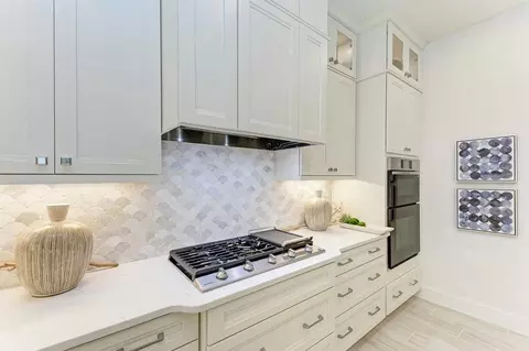 Kitchen - 304 Monet Trl, Bradenton, FL 34212 photo 12 of 26
