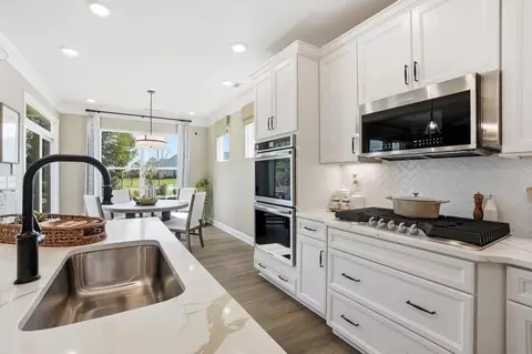 Kitchen - 43 Black Forest Pointe Trl, Benson, NC 27504 photo 6 of 13