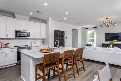 Kitchen - 43 Black Forest Pointe Trl, Benson, NC 27504 photo 9 of 13