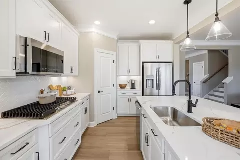 Kitchen - 43 Black Forest Pointe Trl, Benson, NC 27504 photo 4 of 13
