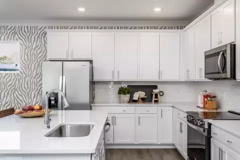 Kitchen - 43 Black Forest Pointe Trl, Benson, NC 27504 photo 13 of 13