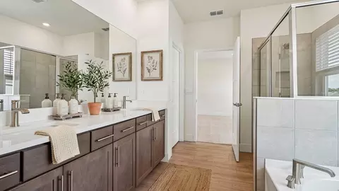Bath - 10370 Tucker Rd, Weeki Wachee, FL 34613 photo 2 of 5