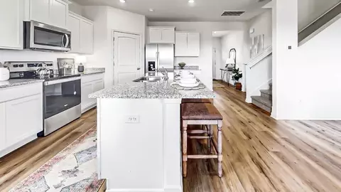 Kitchen - 1075 Gadwall Dr, Alabaster, AL 35007 photo 2 of 8