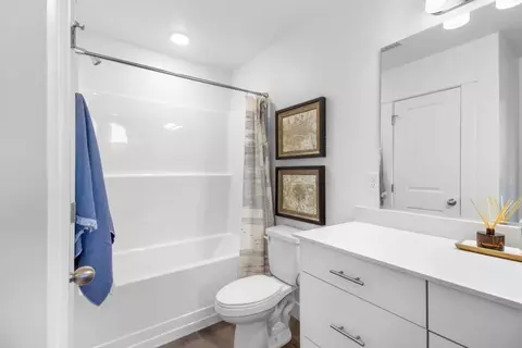 Bath - 1375 S Calpac Ave, Spanish Fork, UT 84660 photo 1 of 3
