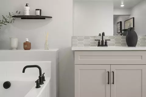 Bath - 31228 Pine Oak Rd, Winchester, CA 92596 photo 1 of 1