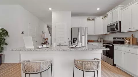 Kitchen - 124 Red Deer Trce UNIT 2, Dothan, AL 36301 photo 3 of 9