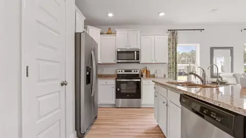 Kitchen - 124 Red Deer Trce UNIT 2, Dothan, AL 36301 photo 1 of 9