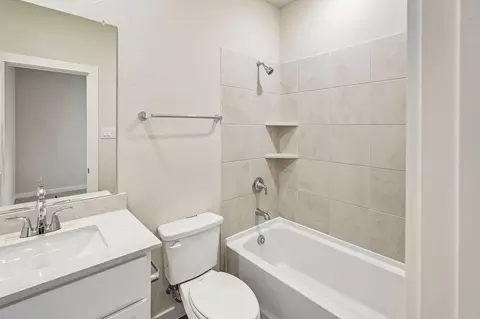 Bath - 356 Declan St, Springtown, TX 76082 photo 1 of 3
