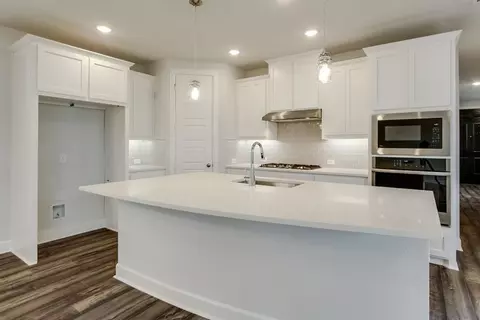 Kitchen - 1009 Karis Blvd, Crowley, TX 76036 photo 1 of 2