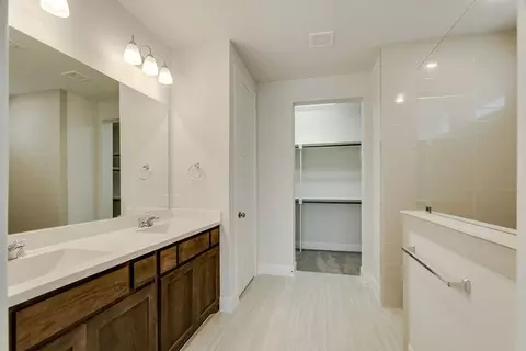 Bath - 1009 Karis Blvd, Crowley, TX 76036 photo 1 of 2