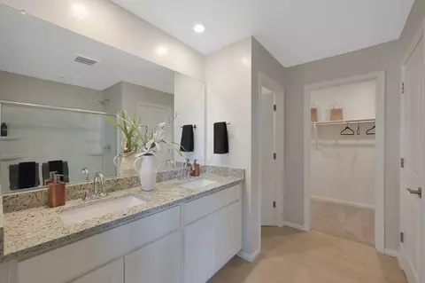 Bath - 17222 W Patrick Ln, Surprise, AZ 85387 photo 3 of 3