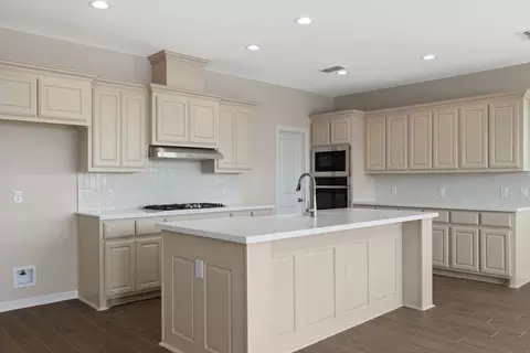 Kitchen - 119 Cabin St, Laredo, TX 78046 photo 3 of 7