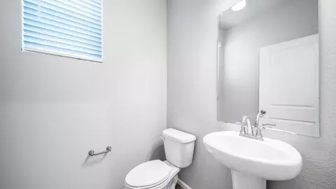 Bath - 22300 E 46th Ave, Aurora, CO 80019 photo 3 of 3