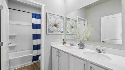 Bath - 1025 Hemlock Ln, Waukee, IA 50263 photo 1 of 3