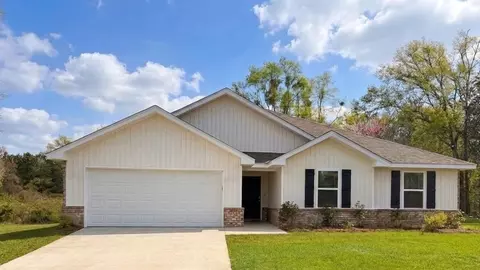 101 Mulberry Dr, Lucedale, MS 39452