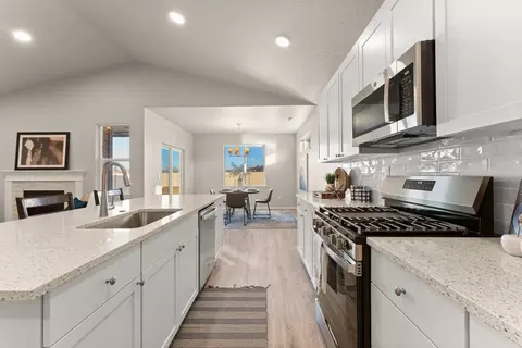 Kitchen - 6401 Road 52, Pasco, WA 99301 photo 8 of 8