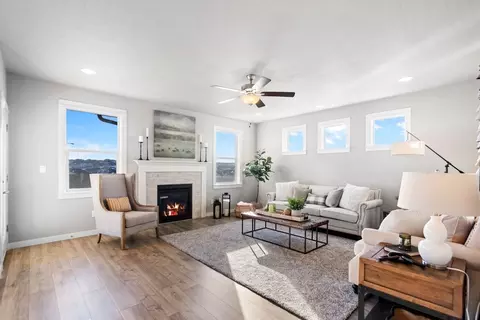 Living - 6401 Road 52, Pasco, WA 99301 photo 4 of 4