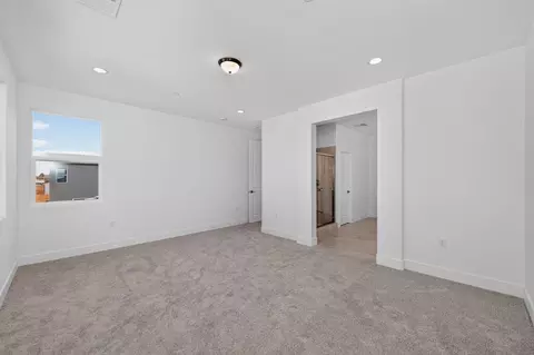 Bedroom - 986 Peters Rd S, Madera, CA 93636 photo 10 of 14