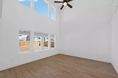 Living - 986 Peters Rd S, Madera, CA 93636 photo 5 of 11