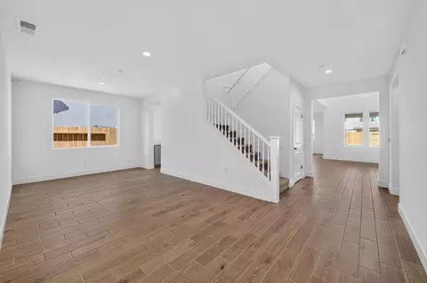 Living - 986 Peters Rd S, Madera, CA 93636 photo 2 of 11