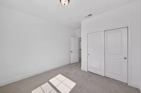 Bedroom - 986 Peters Rd S, Madera, CA 93636 photo 4 of 14