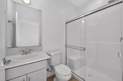 Bath - 986 Peters Rd S, Madera, CA 93636 photo 1 of 6