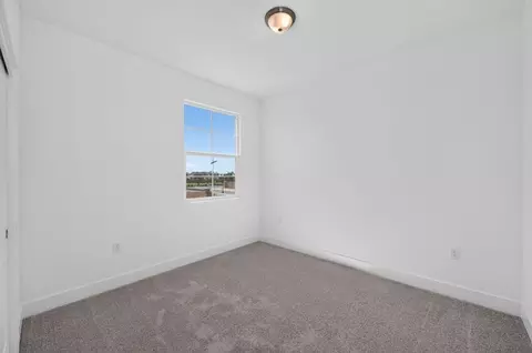 Bedroom - 986 Peters Rd S, Madera, CA 93636 photo 3 of 14