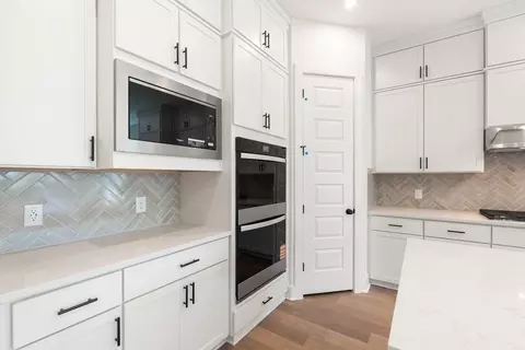 Kitchen - 122 Alvin Dr, Buda, TX 78610 photo 4 of 6