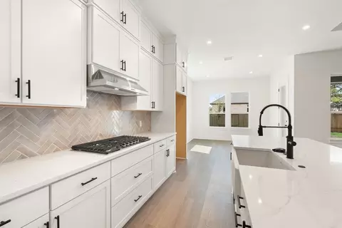 Kitchen - 122 Alvin Dr, Buda, TX 78610 photo 3 of 6