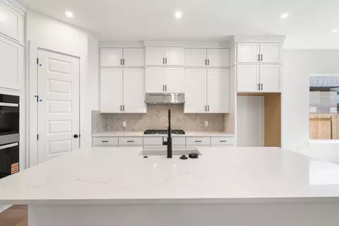 Kitchen - 122 Alvin Dr, Buda, TX 78610 photo 5 of 6