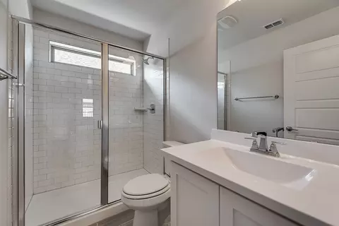 Bath - 620 Donegal Dr, Celina, TX 75009 photo 4 of 14