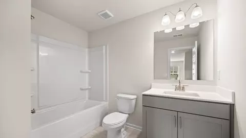 Bath - 610 Edgar St, Hampton, GA 30228 photo 3 of 4