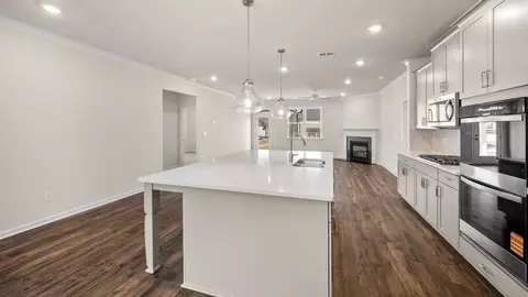 Kitchen - 610 Edgar St, Hampton, GA 30228 photo 3 of 5