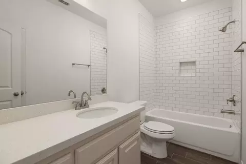 Bath - 5305 Moses Loop, Laredo, TX 78046 photo 2 of 4