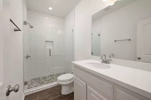 Bath - 5305 Moses Loop, Laredo, TX 78046 photo 1 of 4
