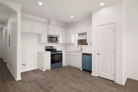 Kitchen - 5305 Moses Loop, Laredo, TX 78046 photo 1 of 3