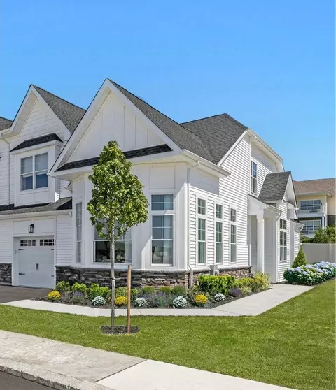 128 Juniper Ln #26, Yaphank, NY 11980