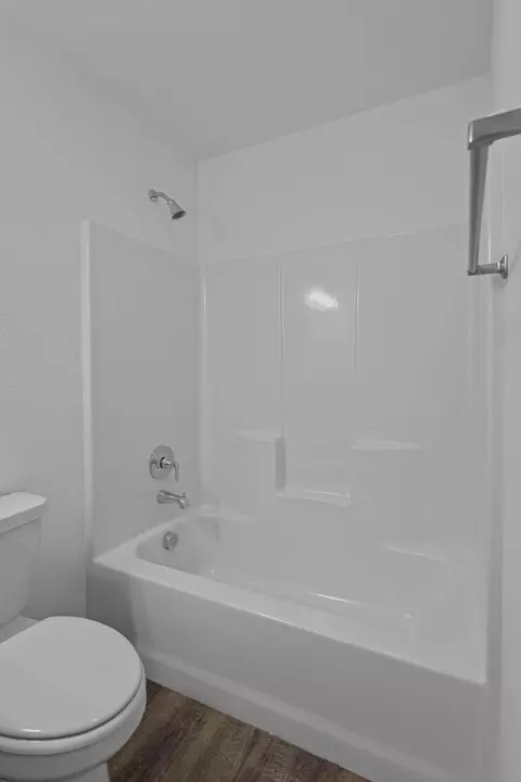Bath - 721 Apollo Ave, Centerton, AR 72719 photo 6 of 10