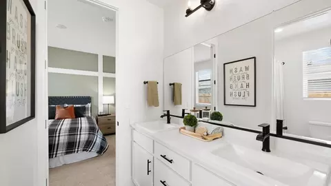 Bath - 8111 Dreamside Ave, Bakersfield, CA 93311 photo 1 of 1