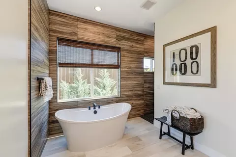 Bath - 1308 Bear Creek Dr, Rocklin, CA 95765 photo 9 of 15