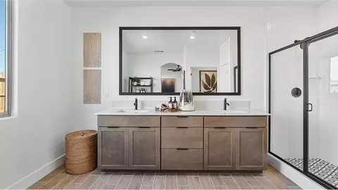 Bath - 3800 Wagon Way, Shafter, CA 93263 photo 1 of 5