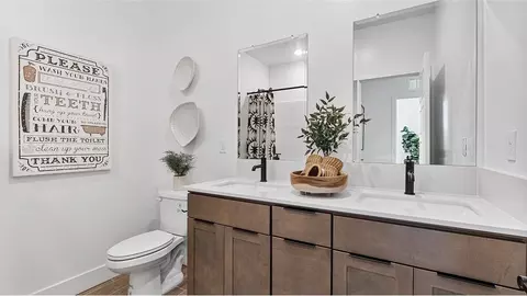 Bath - 3800 Wagon Way, Shafter, CA 93263 photo 2 of 5