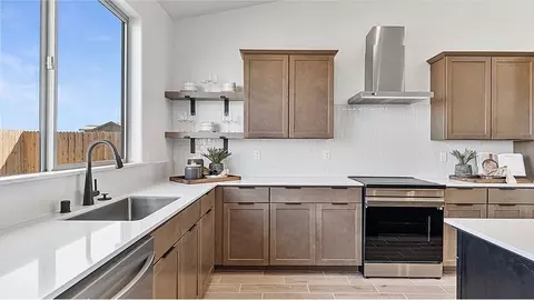 Kitchen - 3800 Wagon Way, Shafter, CA 93263 photo 2 of 6