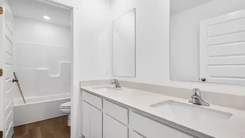 Bath - 149 Sky View Ln, Beecher, IL 60401 photo 2 of 5