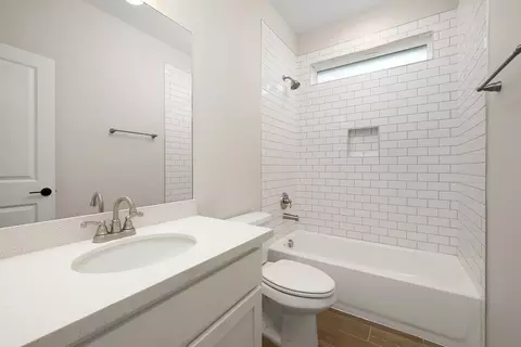Bath - 119 Cabin St, Laredo, TX 78046 photo 1 of 5