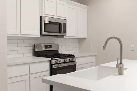 Kitchen - 119 Cabin St, Laredo, TX 78046 photo 2 of 5