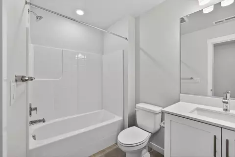 Bath - 3723 SW Knapp Dr, Gresham, OR 97080 photo 3 of 3