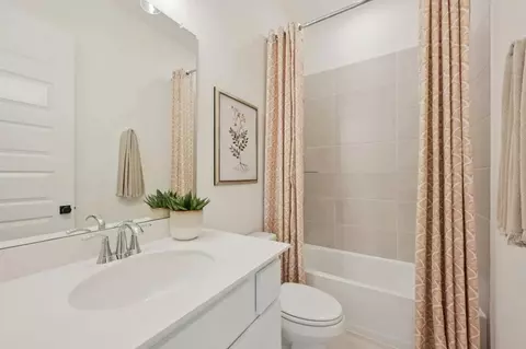 Bath - 2012 Grey Birch Pl, Aledo, TX 76008 photo 2 of 5