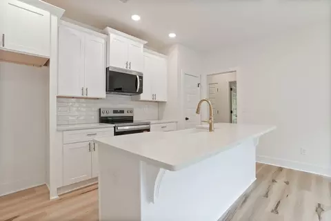 Kitchen - 1004 Crossing Ct E, Valley, AL 36854 photo 1 of 2
